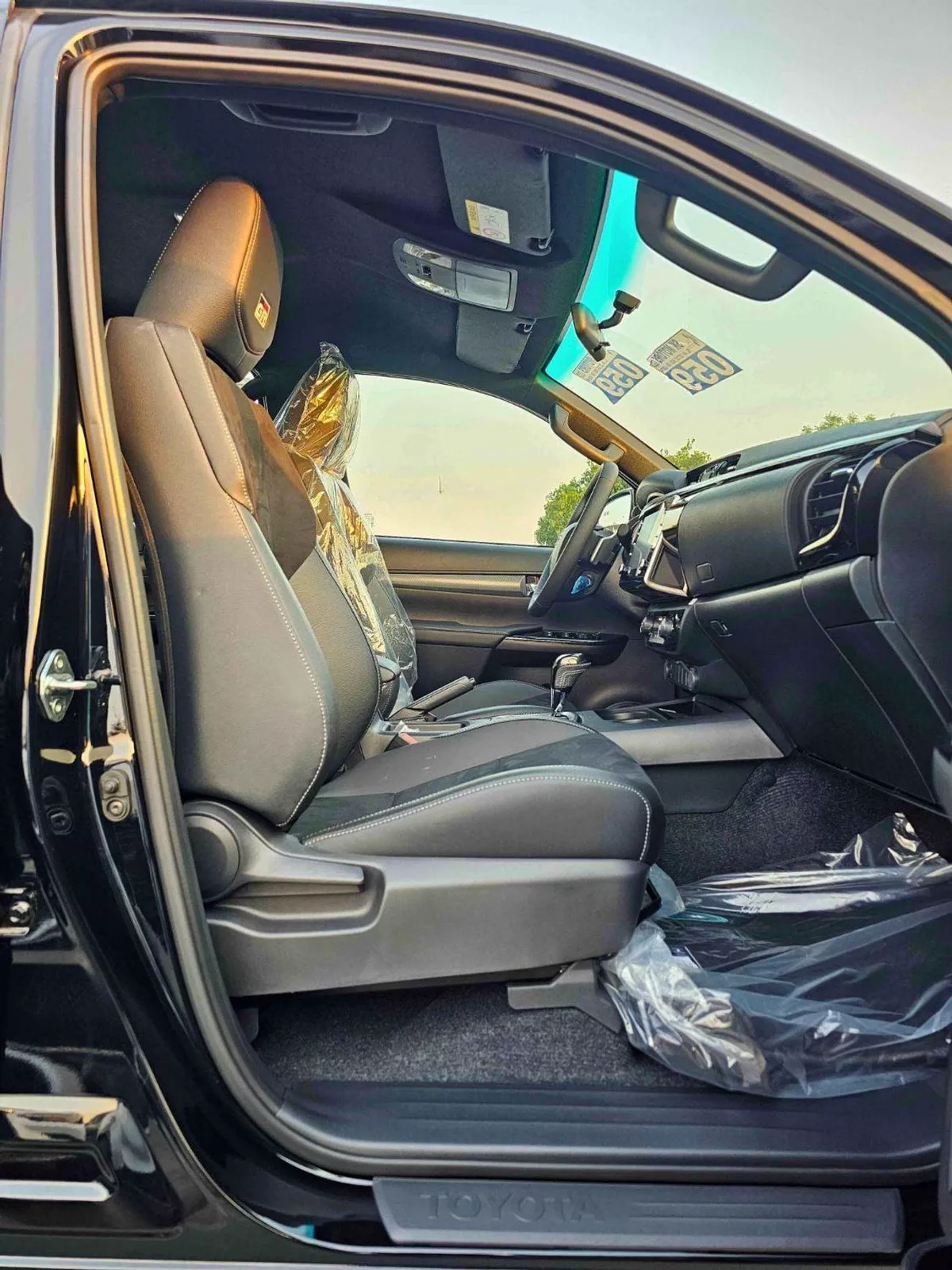 Toyota Hilux GR SPORT | 4.0L V6 PETROL | BLIND SPOT | OVER FNDER+WIDE BODY | 360 САМ | DIFF LOCK | CODE # H4GRY-13-0