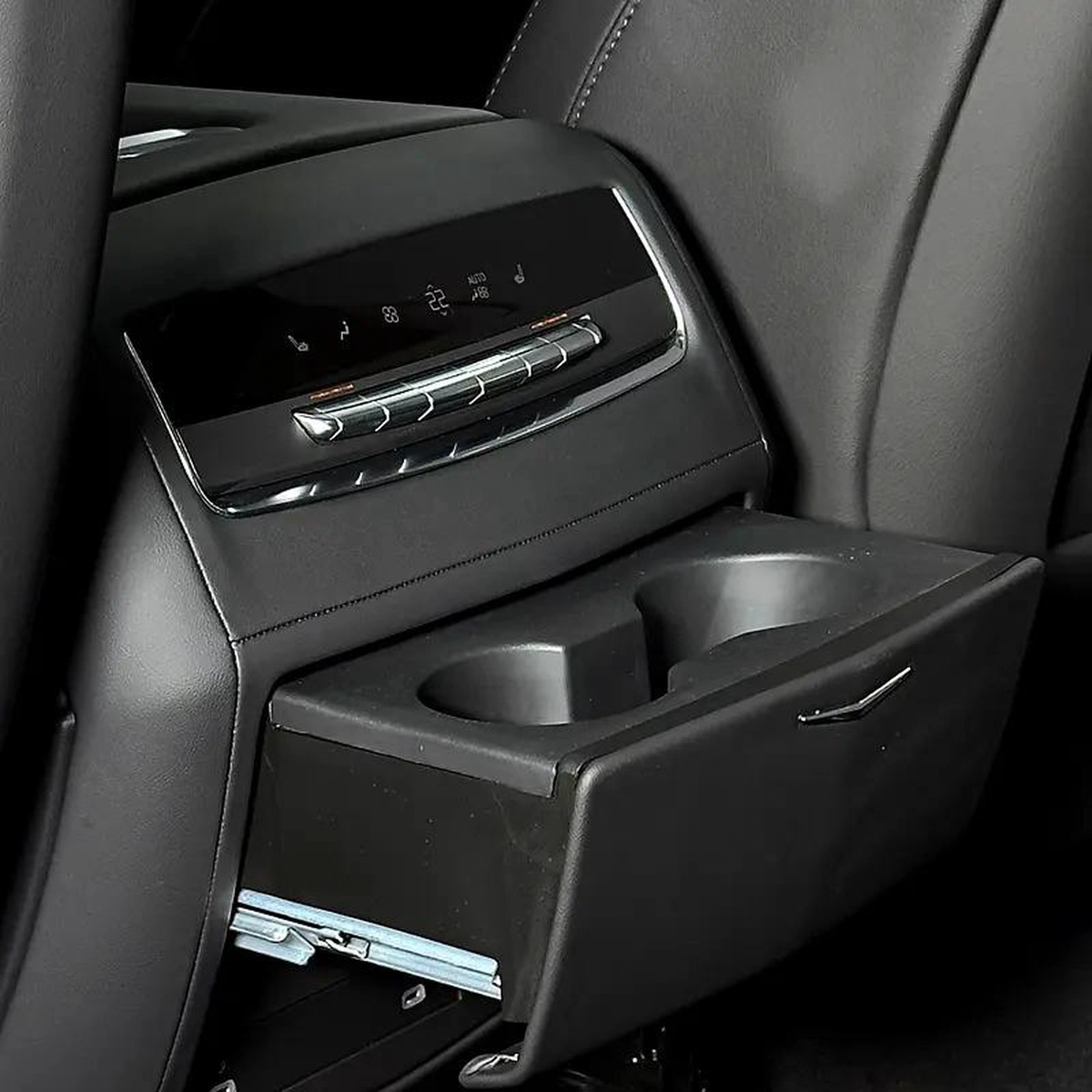 2024 Cadillac Escalade Premium Luxury-4-4