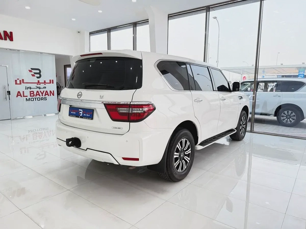 نيسان باترول LE 400 محول من داخل فل اوبشن  ابيض / زعفراني 2020 خليجي
