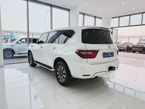 نيسان باترول LE 400 محول من داخل فل اوبشن  ابيض / زعفراني 2020 خليجي