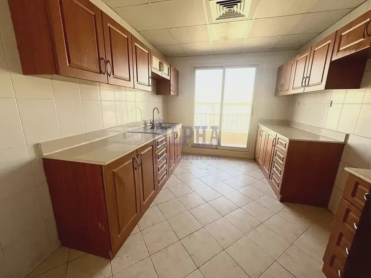 Large 1 BR | Behind The Mall | Spacios Apartment-2-2