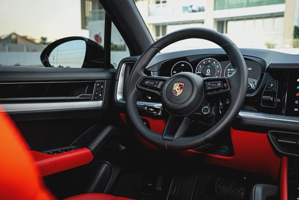 2024 | Porsche Cayenne | Low Mileage | One Year Warranty | Standard |