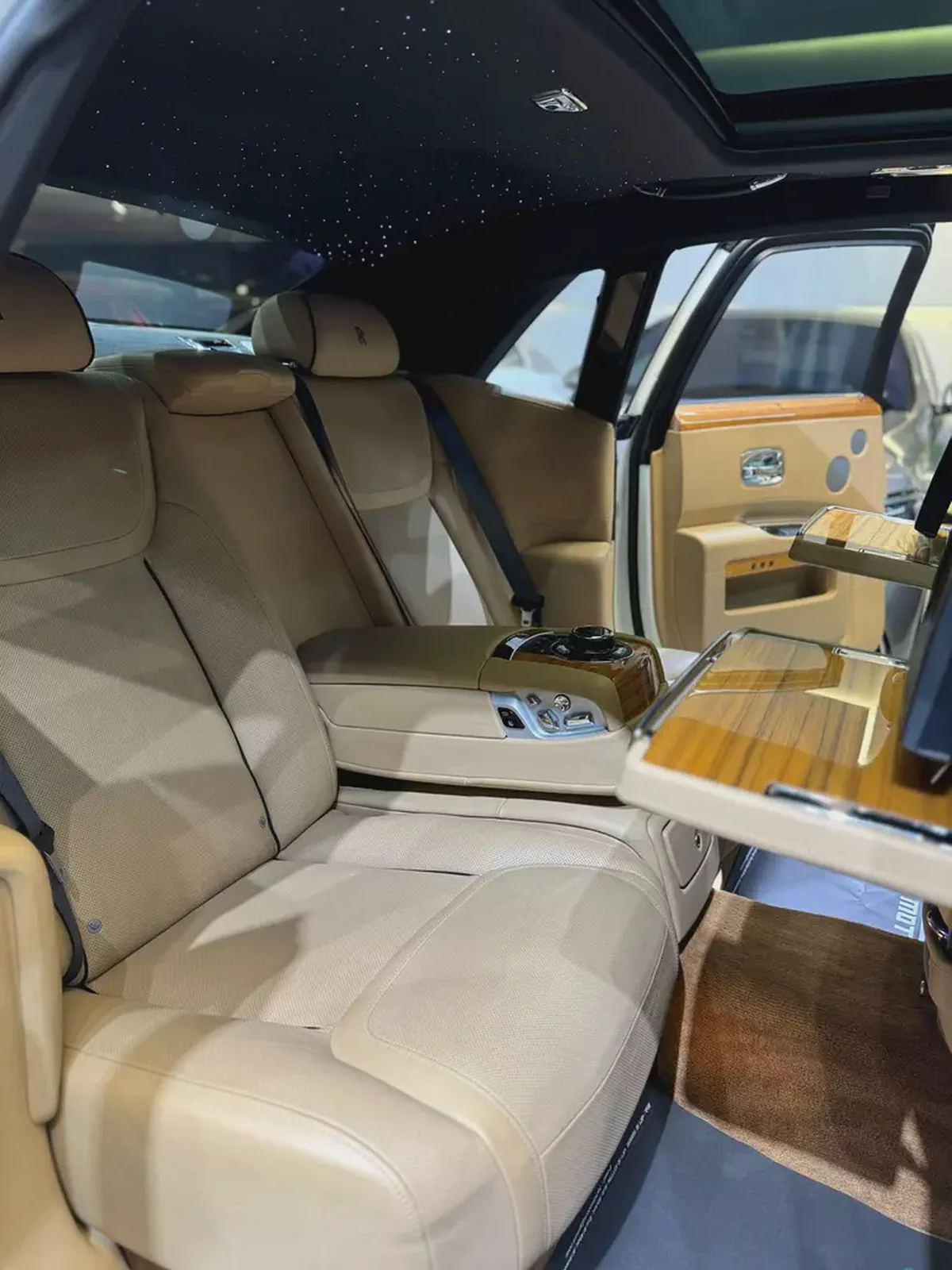 Pristine 2015 Rolls-Royce Ghost | GCC Specs | Low Mileage-16-16