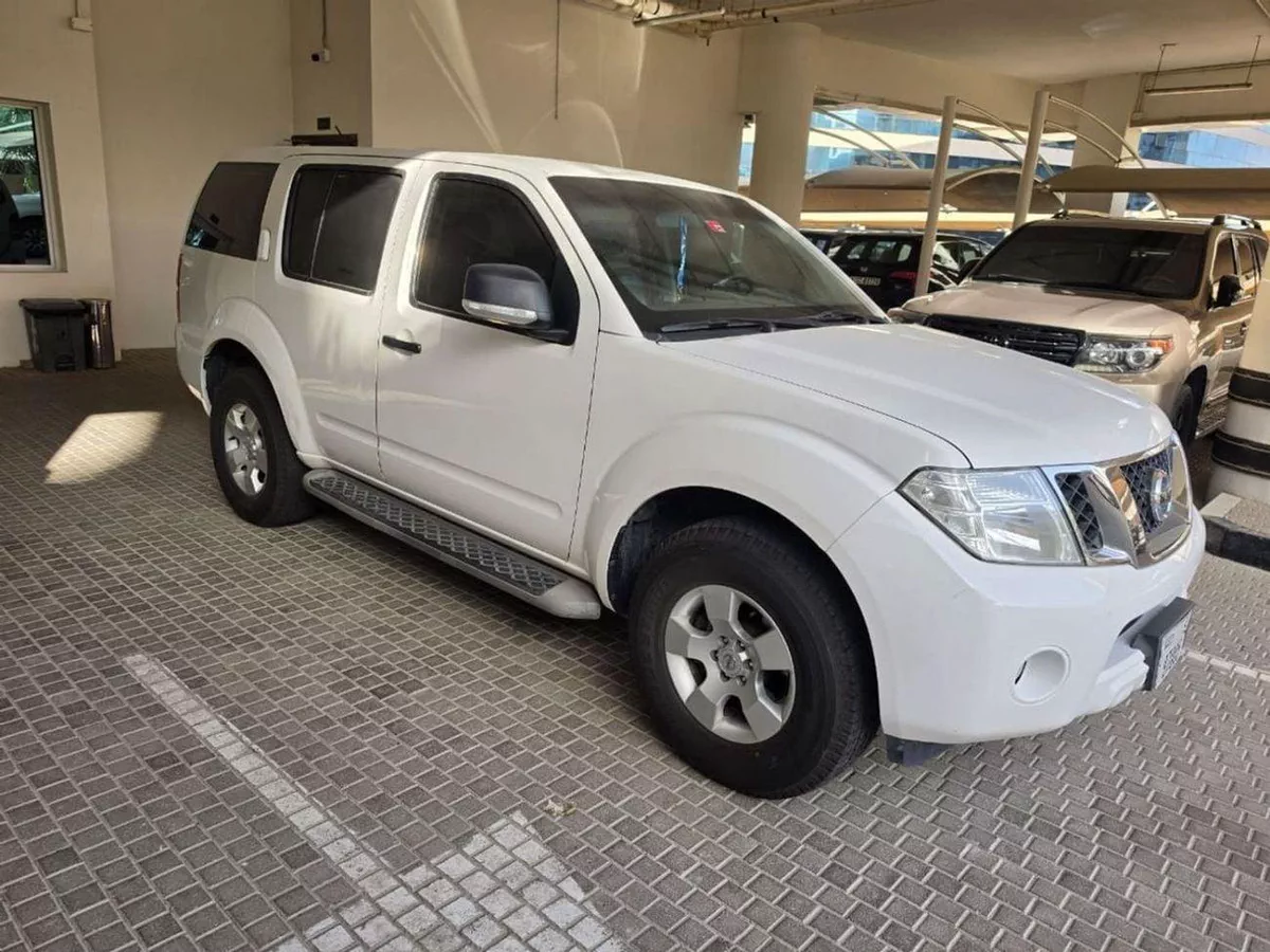 Nissan Pathfinder V6 Nissan Pathfinder 2015 GCC specs-1-0