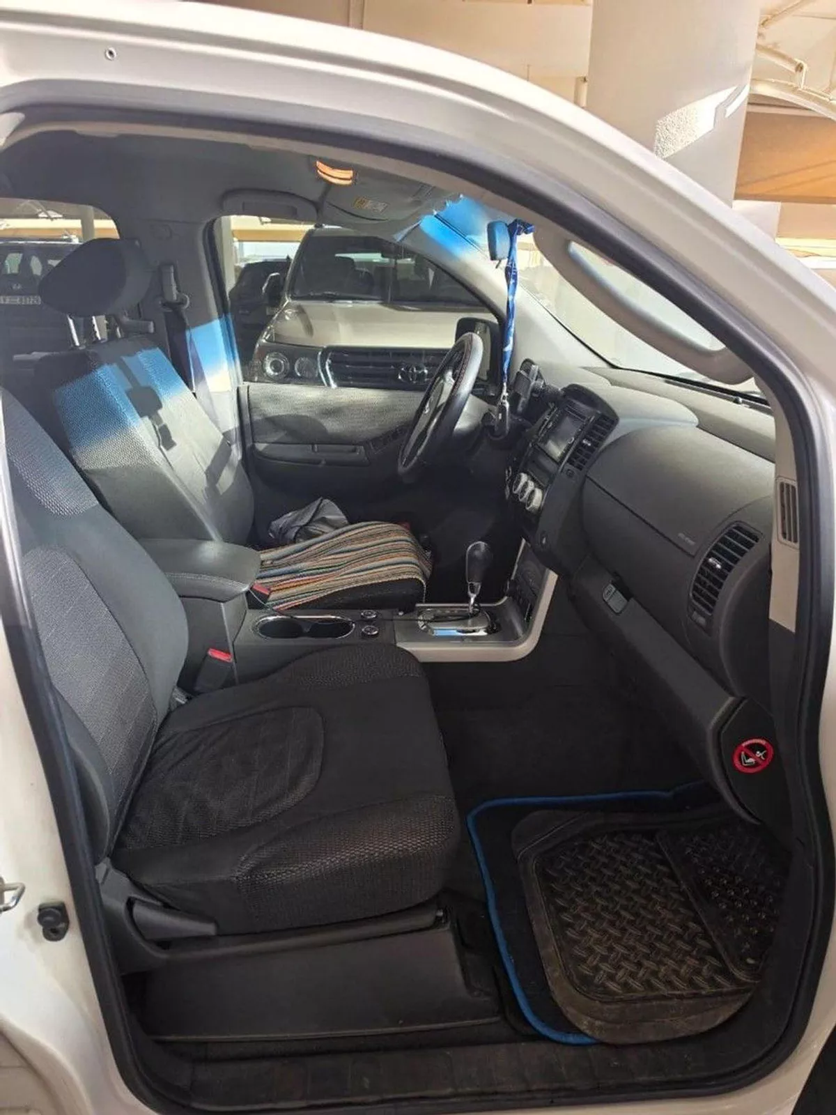 Nissan Pathfinder V6 Nissan Pathfinder 2015 GCC specs-7-0