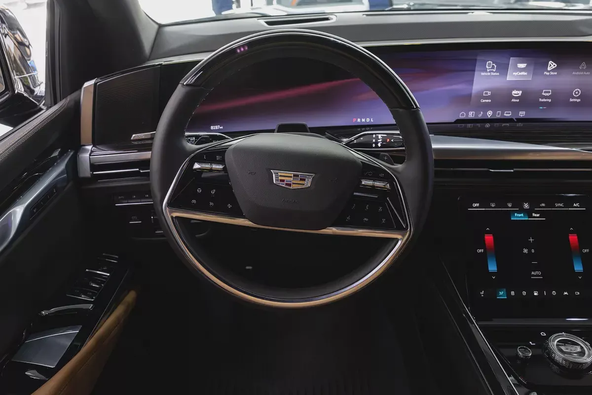 2025 - Cadillac Escalade Sport Platinum V8 for 444,000.00 AED-16-16