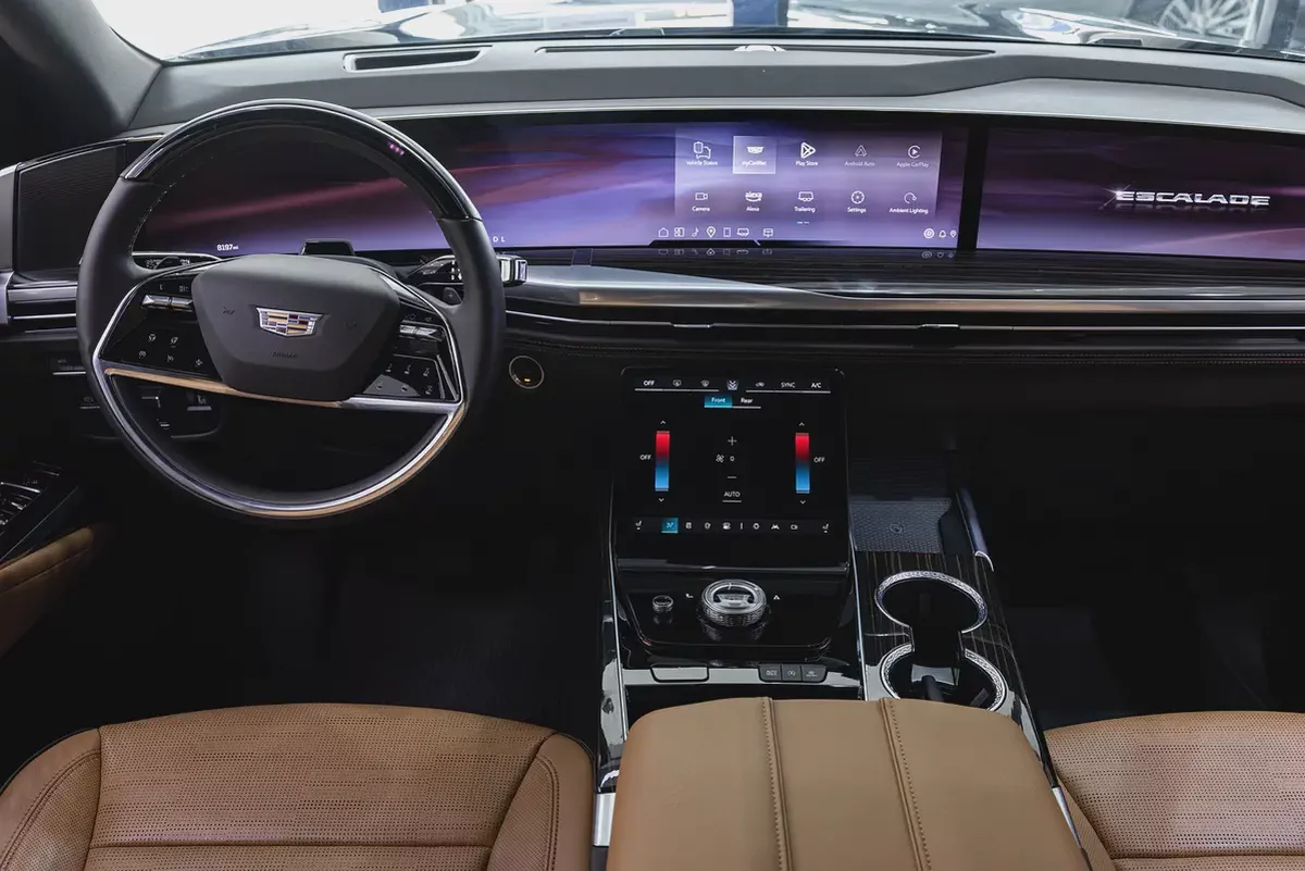 2025 - Cadillac Escalade Sport Platinum V8 for 444,000.00 AED-17-17