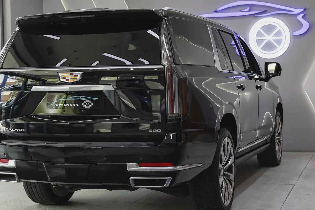 2025 - Cadillac Escalade Sport Platinum V8 for 444,000.00 AED-4-4