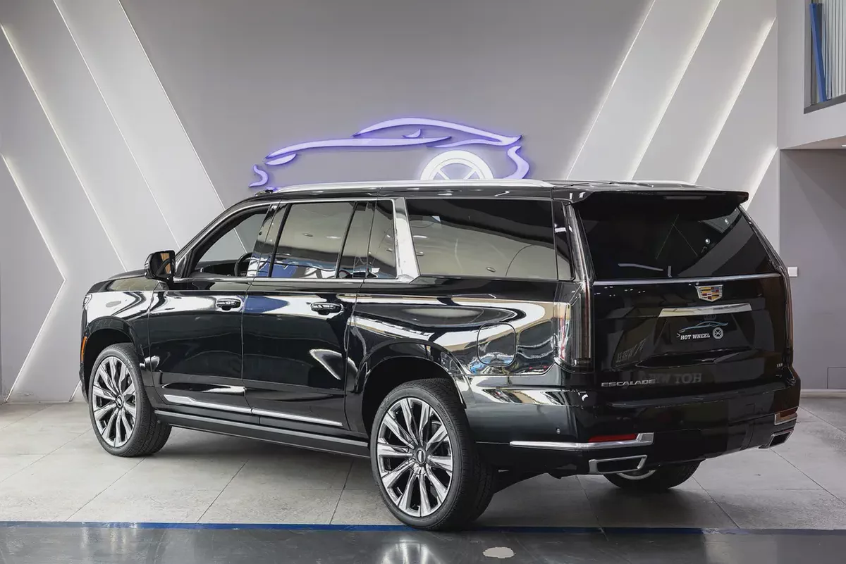 2025 - Cadillac Escalade Sport Platinum V8 for 444,000.00 AED-5-5