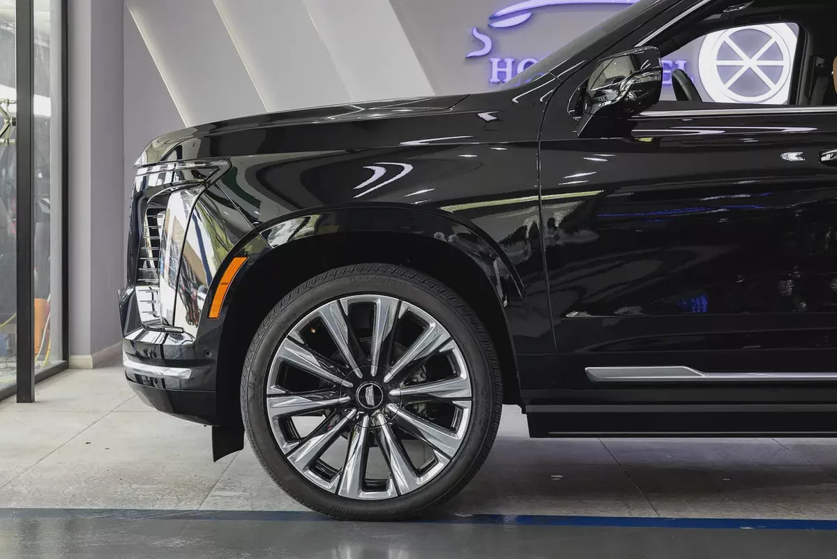 2025 - Cadillac Escalade Sport Platinum V8 for 444,000.00 AED-8-8