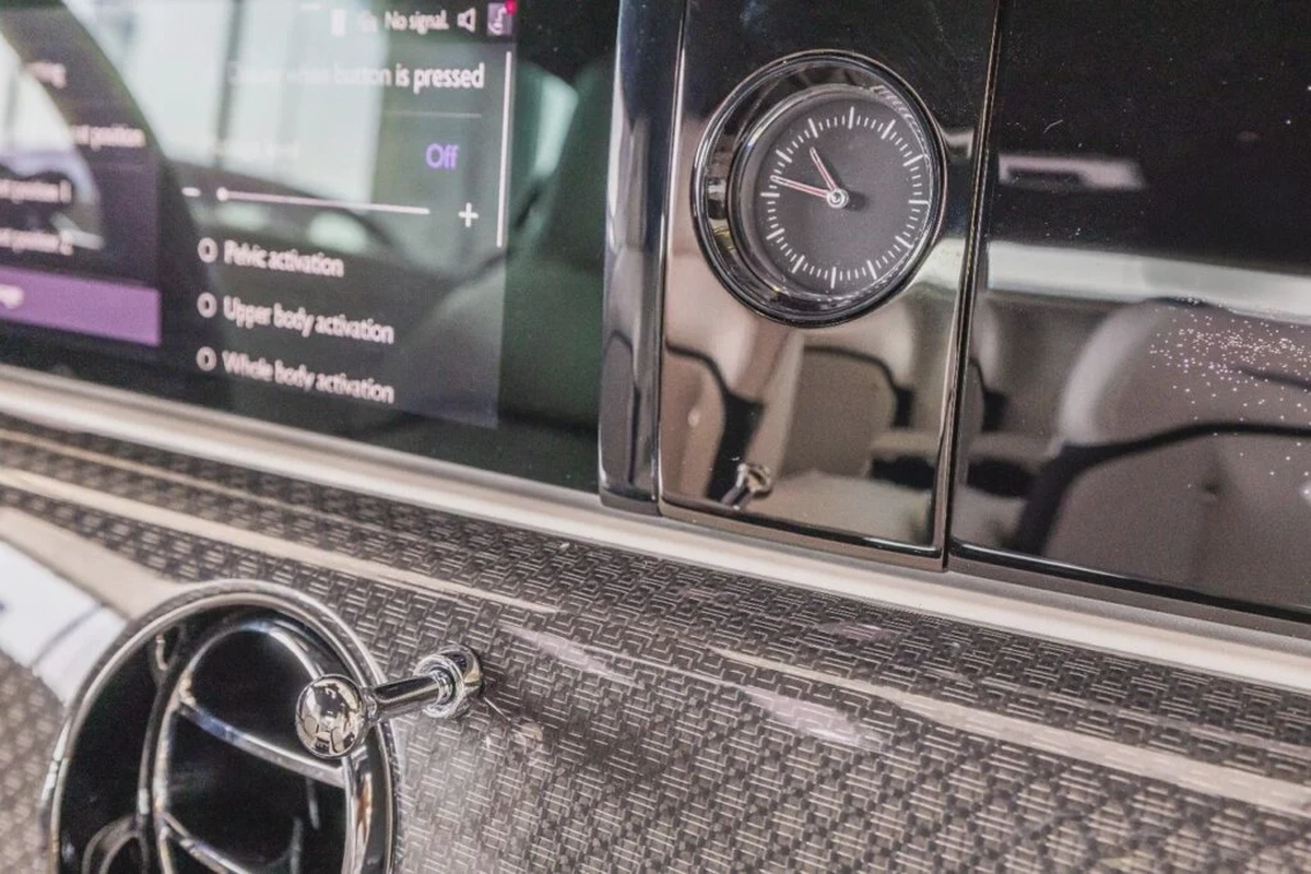 Rolls-Royce Spectre-8-8