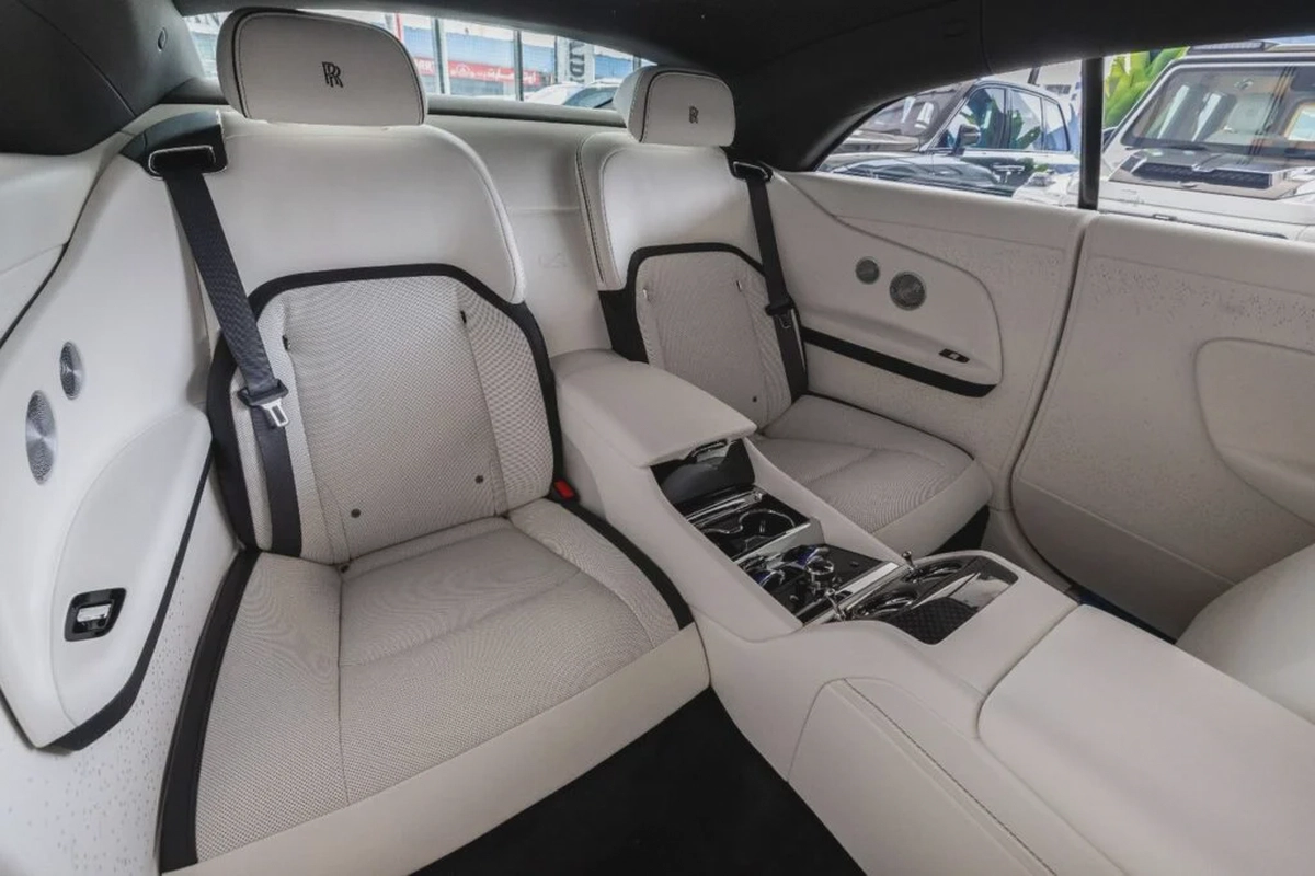 Rolls-Royce Spectre-6-6