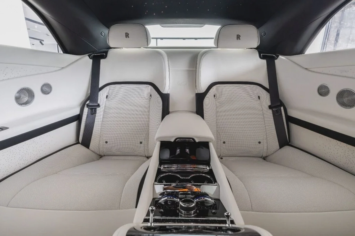 Rolls-Royce Spectre-3-3