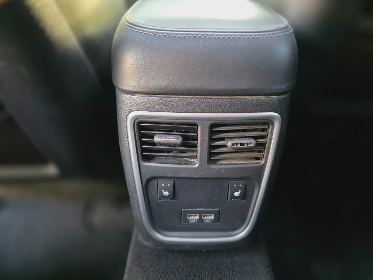 Dodge Charger 2020-17-17