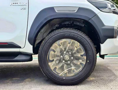 Toyota Hilux SR5 ADVENTURE DOUBLE CABIN / 4.0L V6 PETROL / 18"ALLOY WHEELS WITH ROLL BAR / 360 CAMERA / FR & REAR-6
