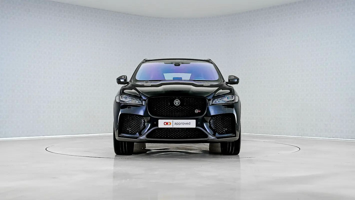 Jaguar F-Pace SVR-9-9