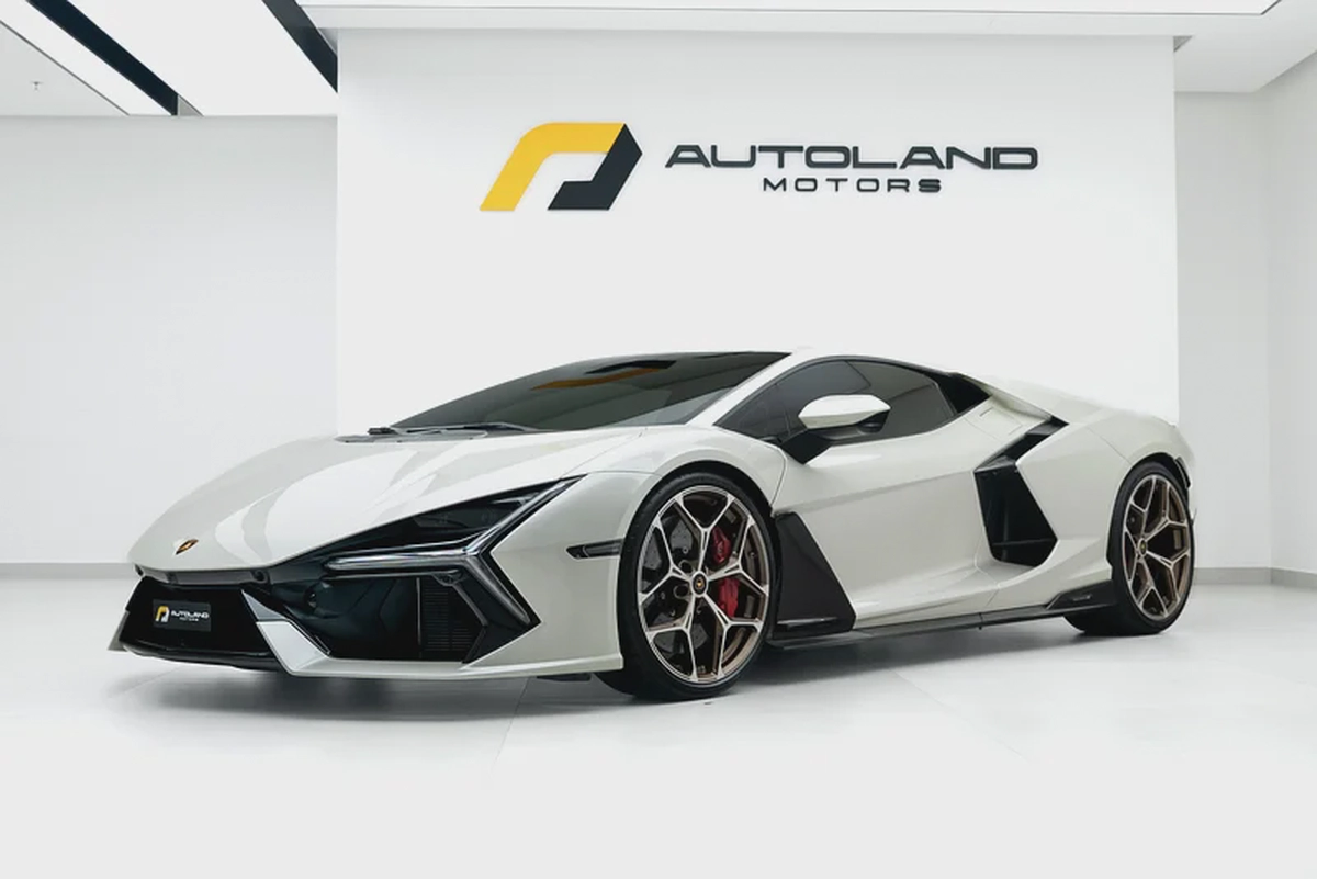 2024 LAMBORGHINI REVUELTO – FULL CARBON FIBER, STUNNING SPEC, MAIN DEALER WARRANTY SERVICE