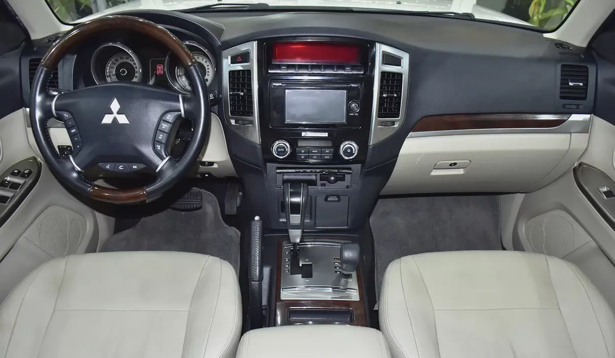 AED 1,110 EMi at 0% DP | Mitsubishi Pajero GLS ( 2020 Model ) in White Color GCC Specs-10-10