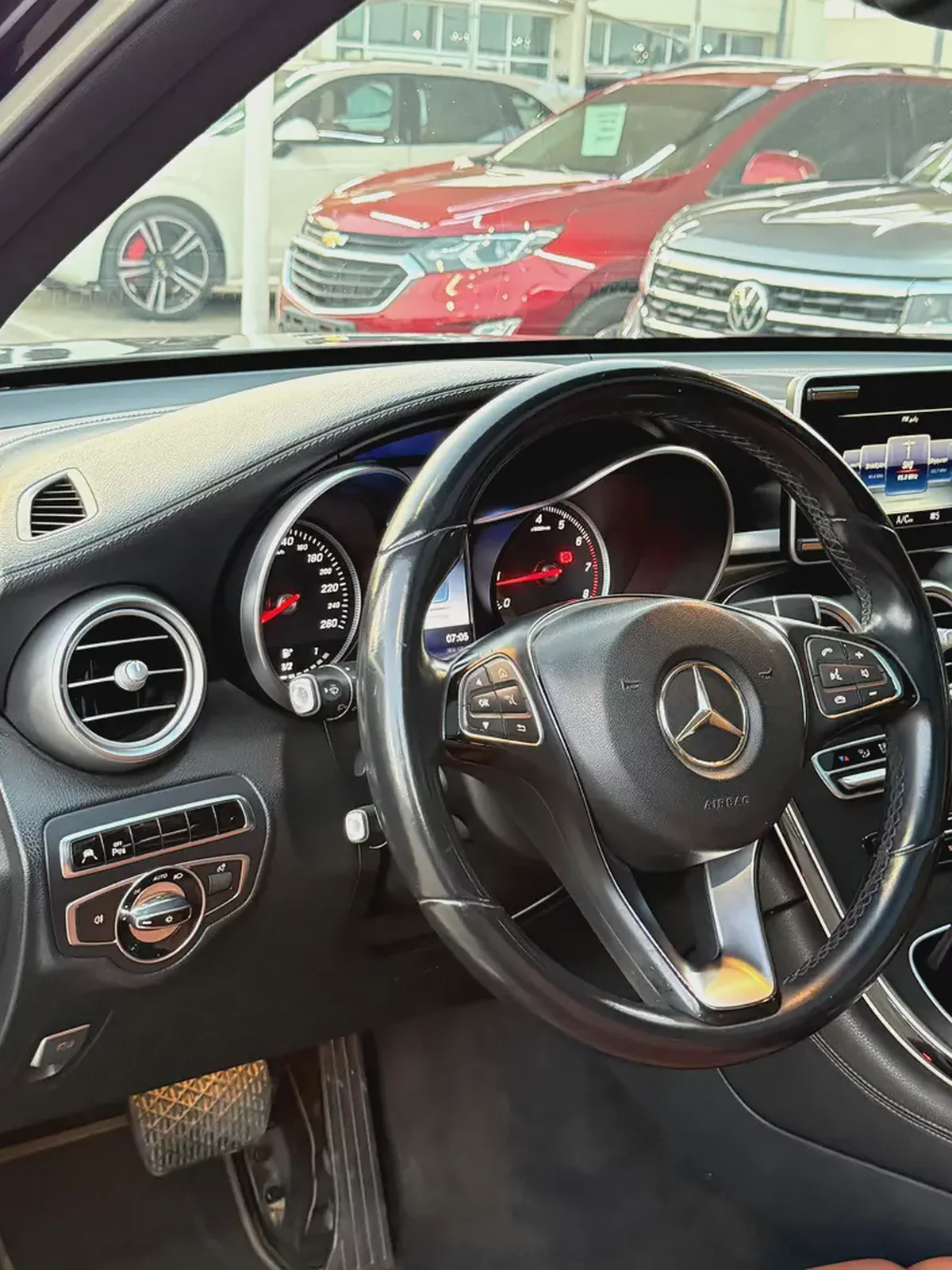 (2016) MERCEDES// GLC250// FULL OPTION//GCC//EXCELLENT CONDITION//-12-12