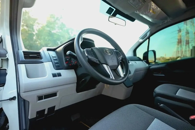 High-Roof 13-Seater Passenger Van | Automatic | GCC Specs | Ref#T28025-12