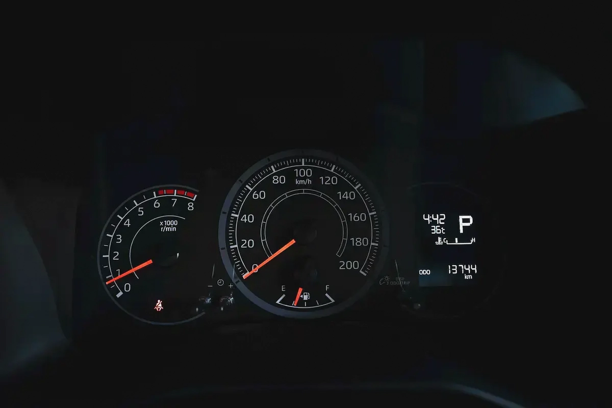 High-Roof 13-Seater Passenger Van | Automatic | GCC Specs | Ref#T28025-13-13