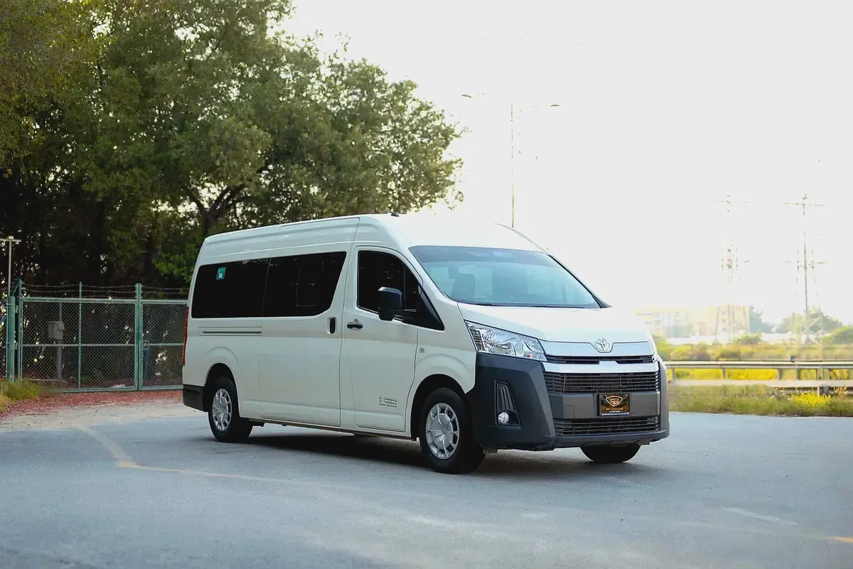 High-Roof 13-Seater Passenger Van | Automatic | GCC Specs | Ref#T28025-1-1