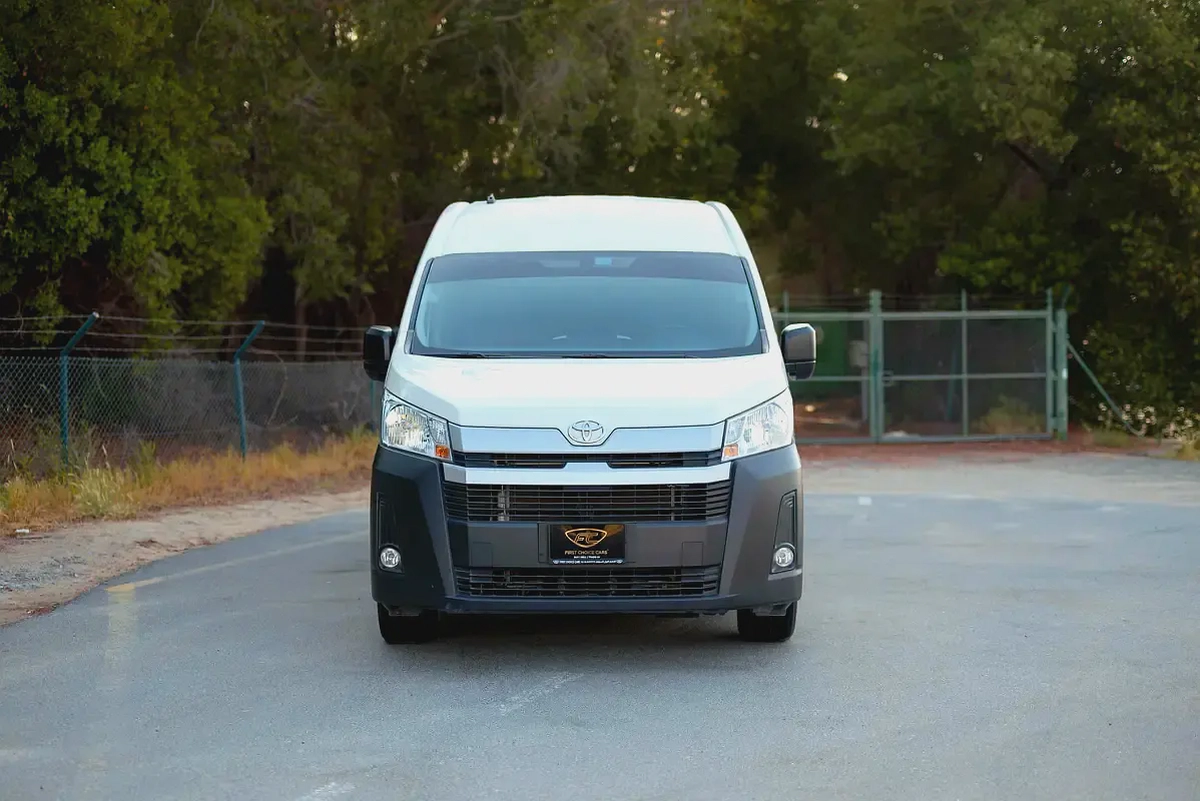 High-Roof 13-Seater Passenger Van | Automatic | GCC Specs | Ref#T28025-4-4