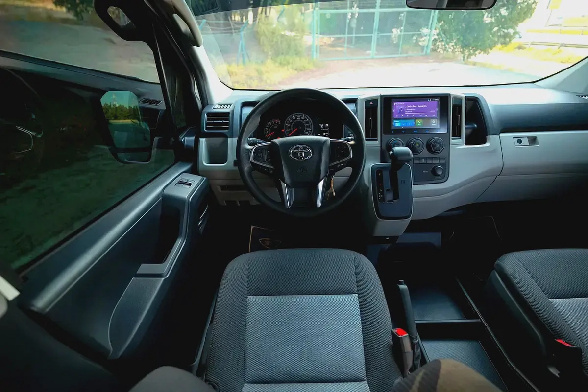 High-Roof 13-Seater Passenger Van | Automatic | GCC Specs | Ref#T28025-7-7