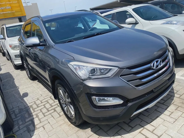 Hyundai santafe 2015 gary color GCC calen car