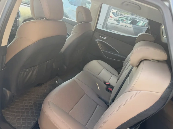 Hyundai santafe 2015 gary color GCC calen car