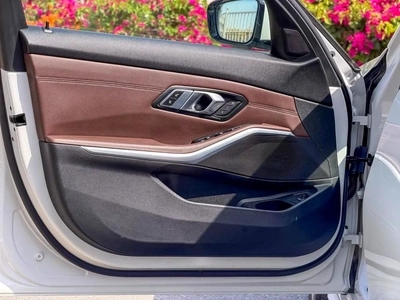 BMW i 330 2019 GCC UNDER WARRANTY-8