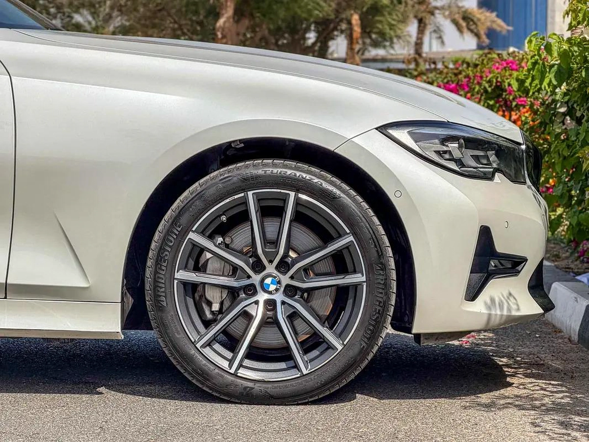 BMW i 330 2019 GCC UNDER WARRANTY-6-6