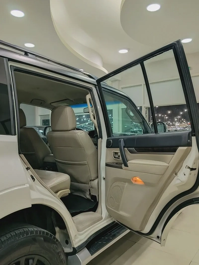 Mitsubishi pajero 3.8L V6 2020-13