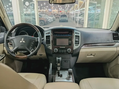 Mitsubishi pajero 3.8L V6 2020-14