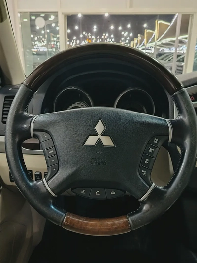 Mitsubishi pajero 3.8L V6 2020-16
