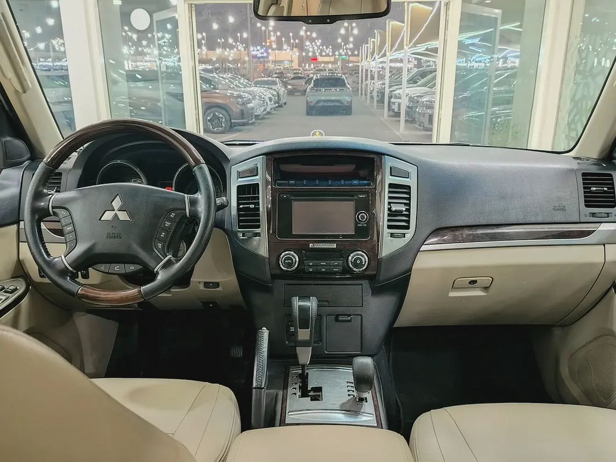 Mitsubishi pajero 3.8L V6 2020