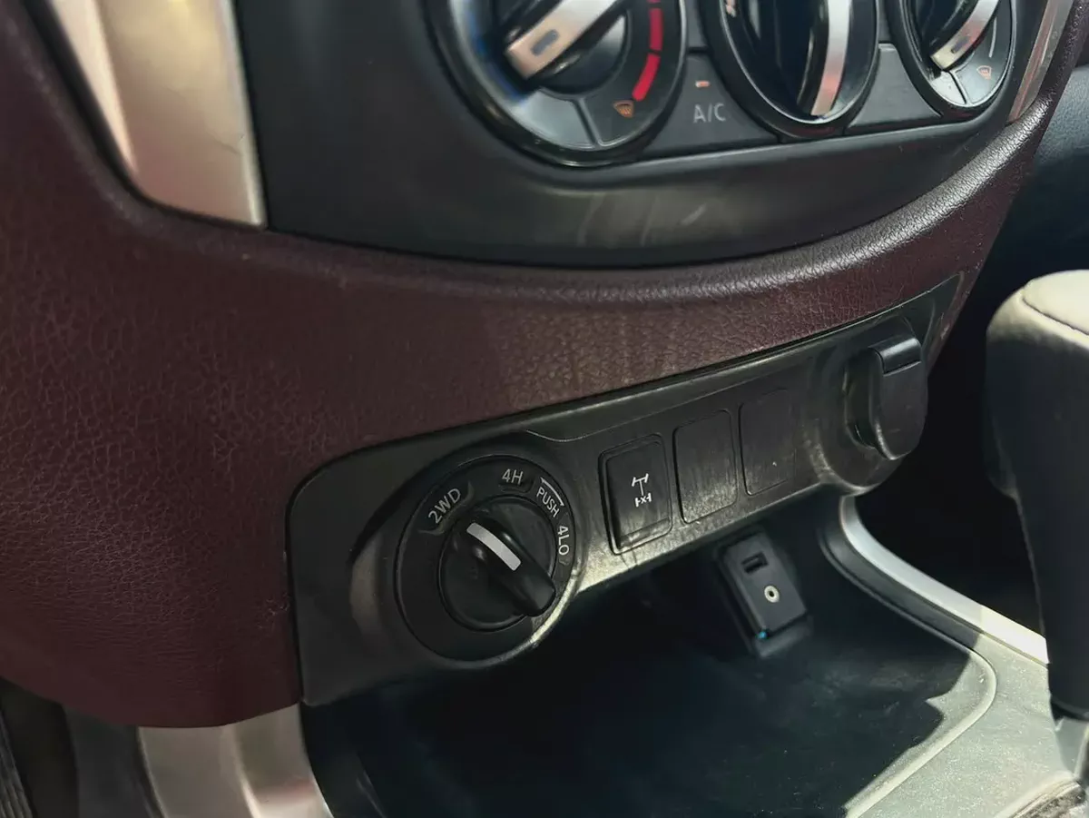 2020 Nissan Navara | 4X4 | Full Automatic | Low mileage | GCC | Clean | Ref#1158-11-11