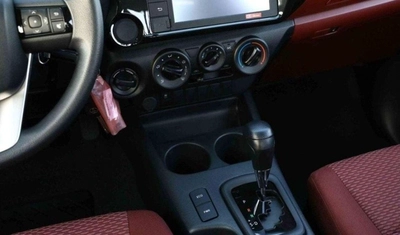 Toyota Hilux SGLX Toyota Hilux AT 2.4L Mid AT DIESEL-8