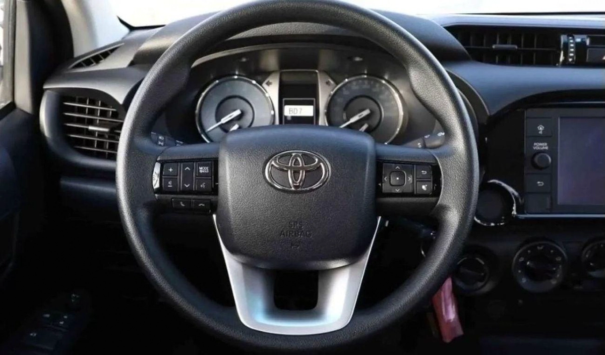 Toyota Hilux SGLX Toyota Hilux AT 2.4L Mid AT DIESEL-7-0