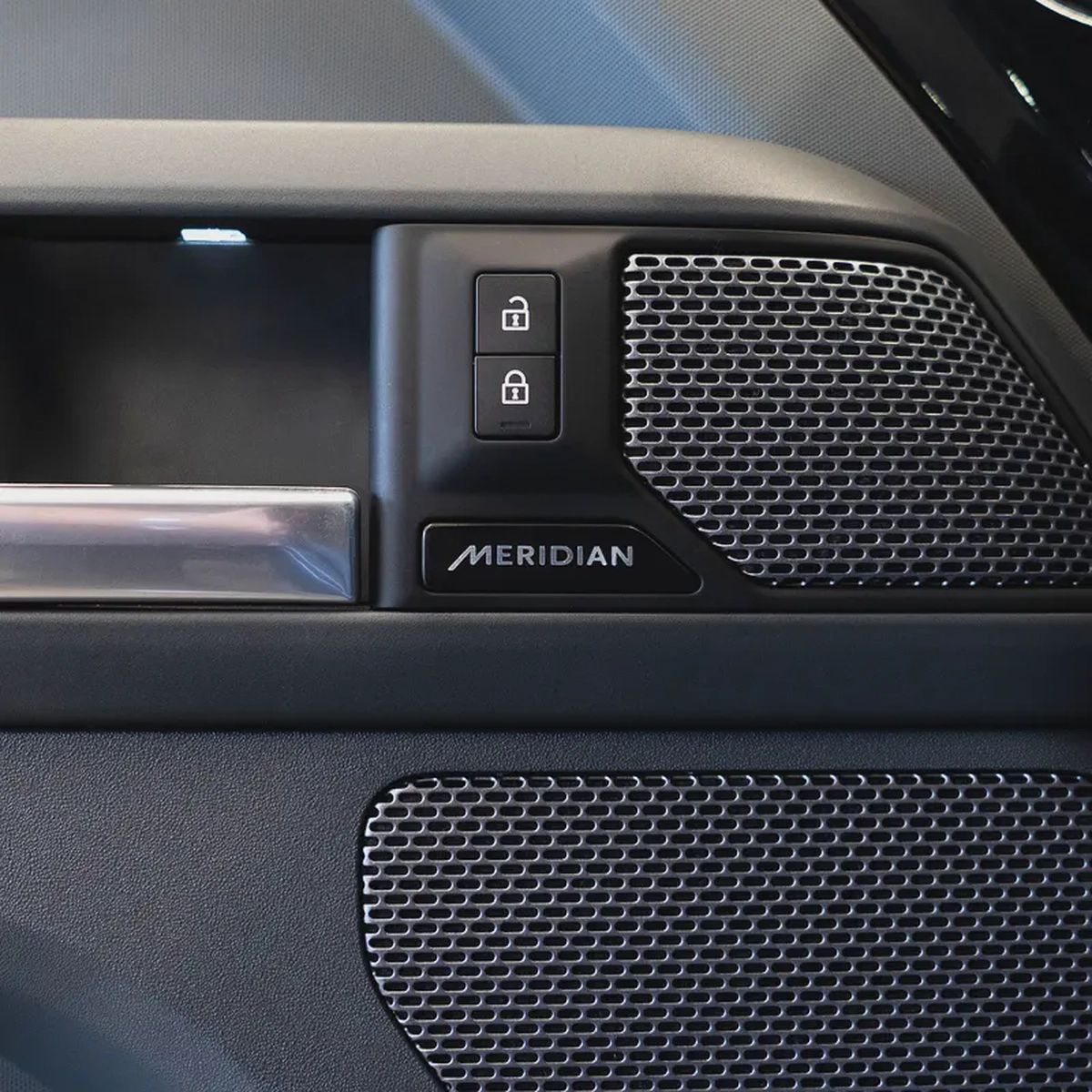 AED 4,599 pm  • 0% Downpayment • Defender X-Dynamic P400 HSE • 1 Year Warranty-12-12