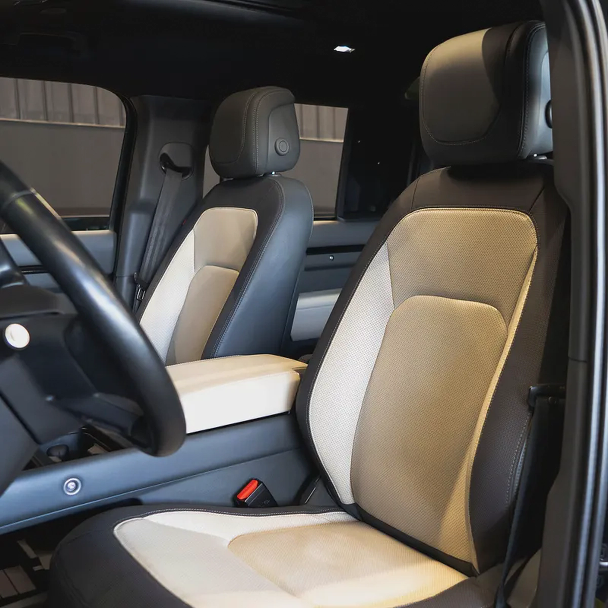 AED 4,599 pm  • 0% Downpayment • Defender X-Dynamic P400 HSE • 1 Year Warranty-13-13