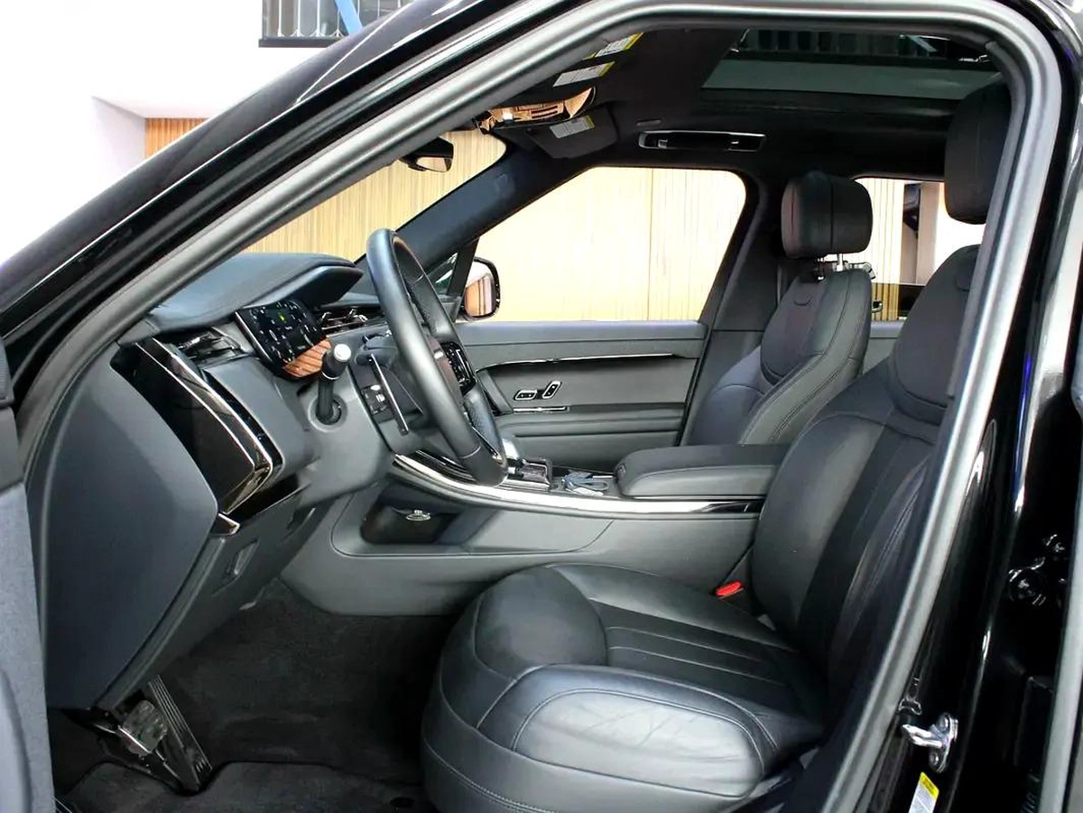 Land Rover Range Rover Sport 2024 for 380,000.00 AED-17-17