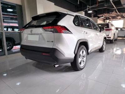 Toyota RAV4 2.0L (2WD) EX-8