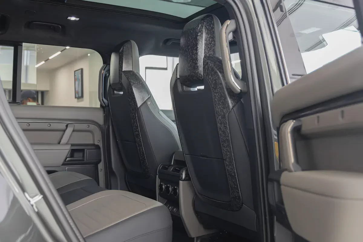 Land Rover Defender OCTA | 2025 | GCC Specs | V8-15-15