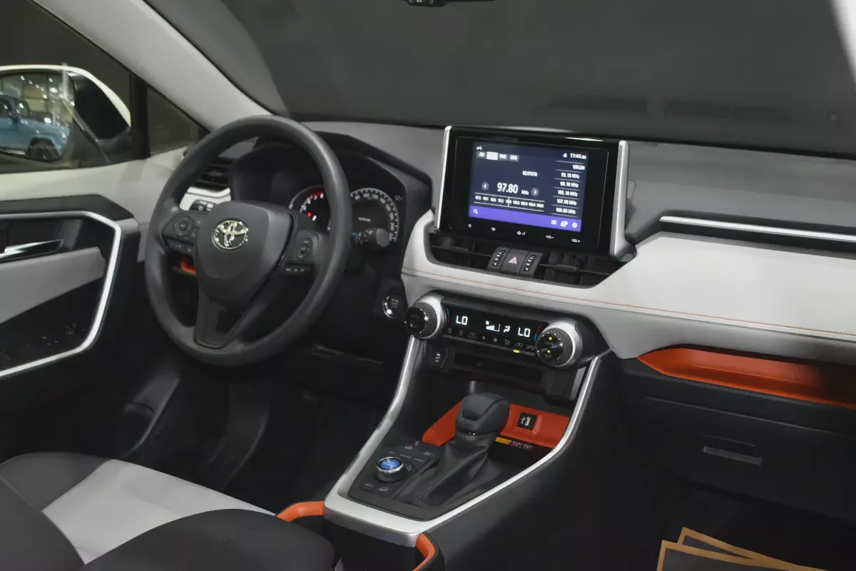 Toyota RAV4 Adventure 2023 GCC Specs ll 0km ll-14-14
