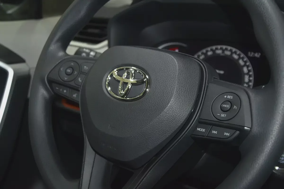 Toyota RAV4 Adventure 2023 GCC Specs ll 0km ll-16-16