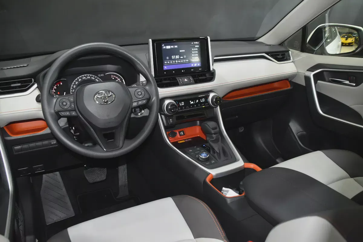 Toyota RAV4 Adventure 2023 GCC Specs ll 0km ll-19-19