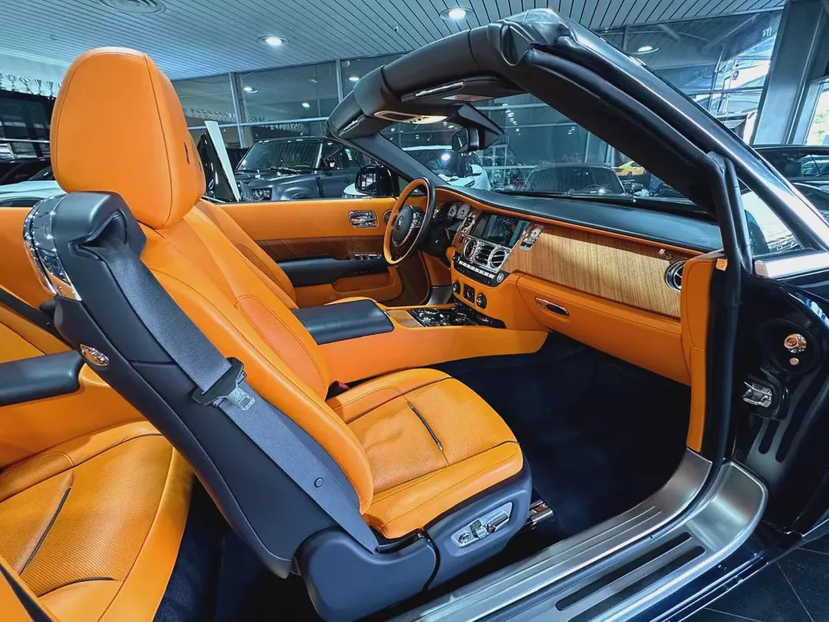 ROLLS-ROYCE DAWN PERFECT COMBINATION COLOR GCC PPF 10-YEAR WARRANTY FULL SERVICE HISTORY NO ACCIDENT-4-4