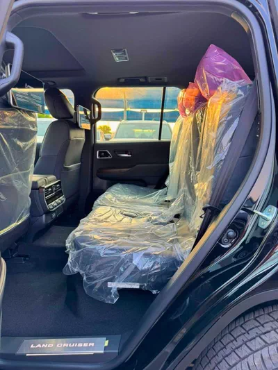 Toyota Land Cruiser VX 4.0L PETROL V6 || RADAR | BIG DVD | REAR ENTERTAINMENT SCREEN | COOL BOX | FULL OPTION (CODE#VX4M-12
