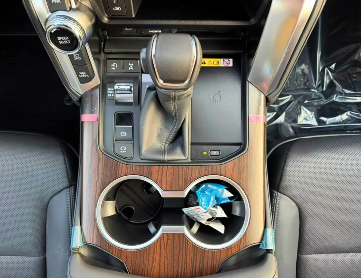 Toyota Land Cruiser VX 4.0L PETROL V6 || RADAR | BIG DVD | REAR ENTERTAINMENT SCREEN | COOL BOX | FULL OPTION (CODE#VX4M-17-0